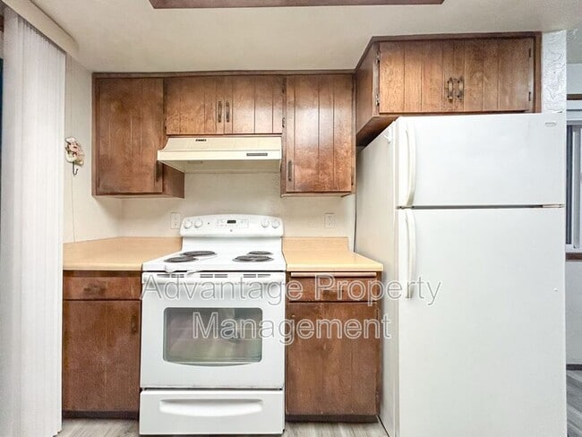 Building Photo - 1765 NW Grant Ave