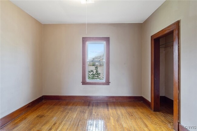 Building Photo - 518 E Brighton Ave