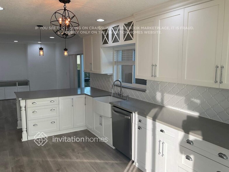 Building Photo - 6340 NW 77th Ct