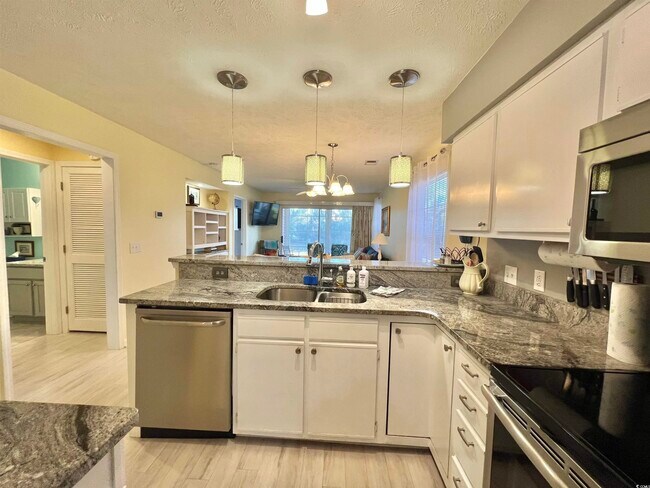 Building Photo - 628 Waterway Village Blvd