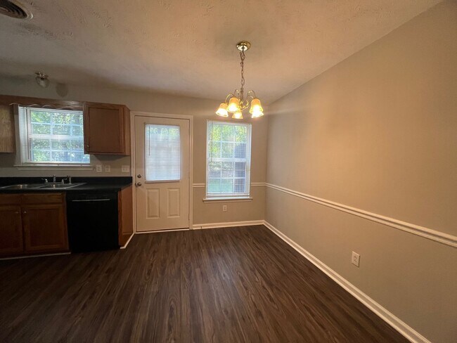 Building Photo - 1516 Center Pointe Dr