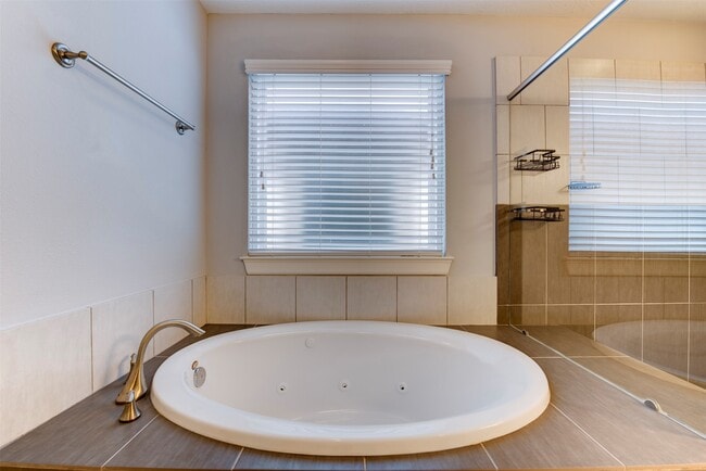 Building Photo - 1811 Wichita St