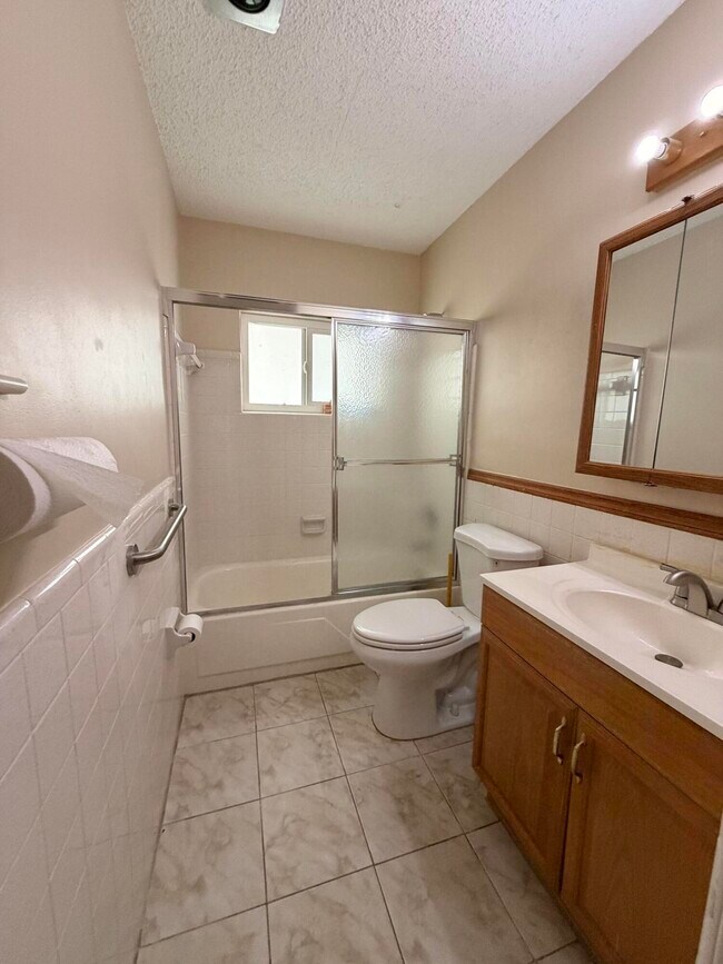 Building Photo - 5806 NW 86th Terrace