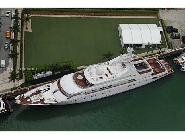 Building Photo - 465 Brickell Ave