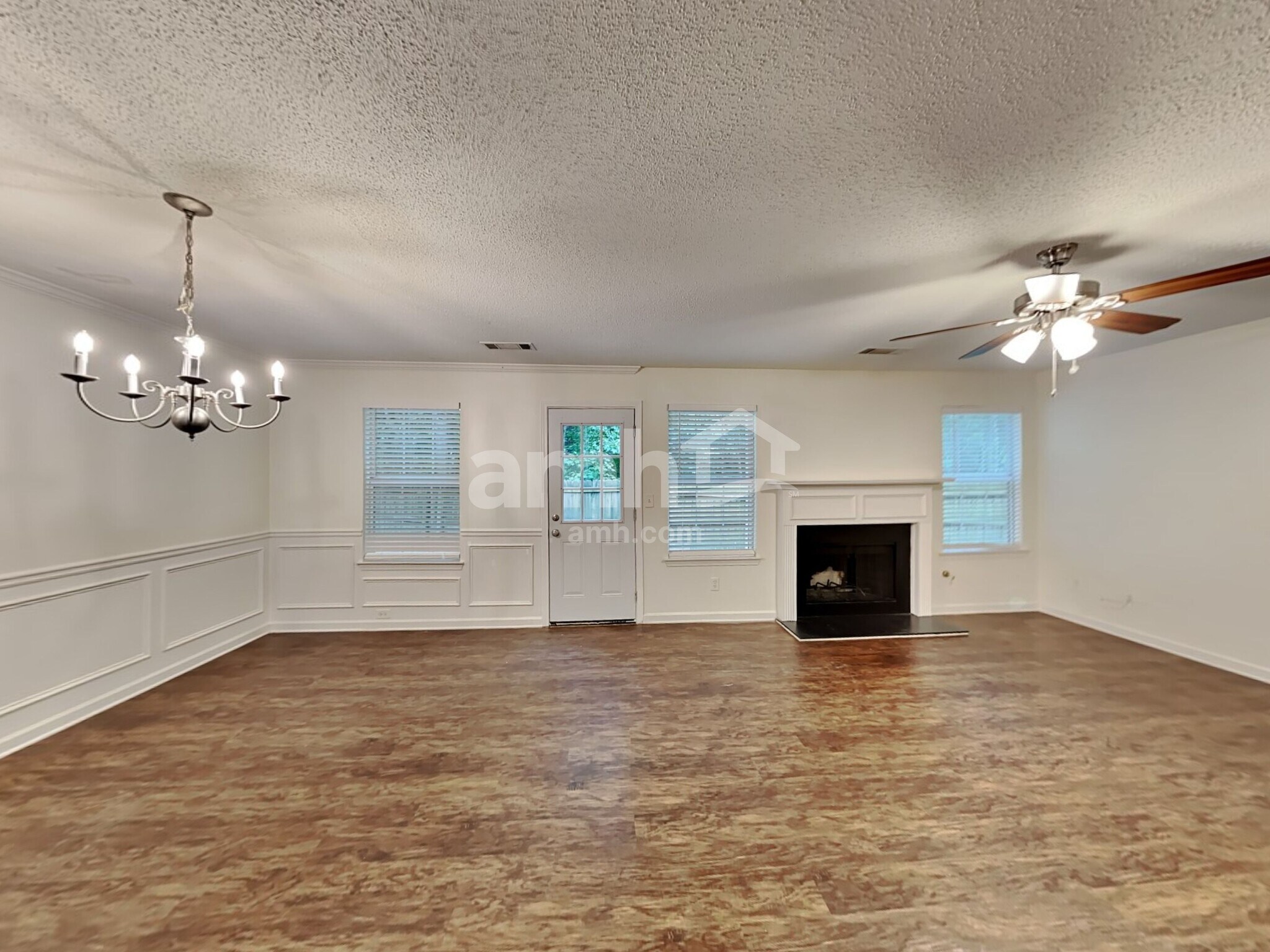 Building Photo - 364 Hidden Creek Ln