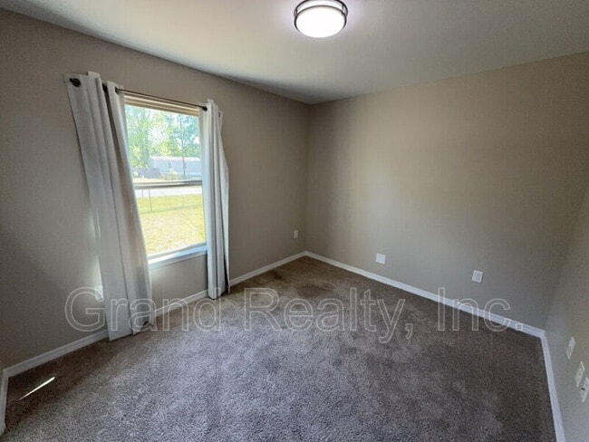 Building Photo - 4090 Charles Cir