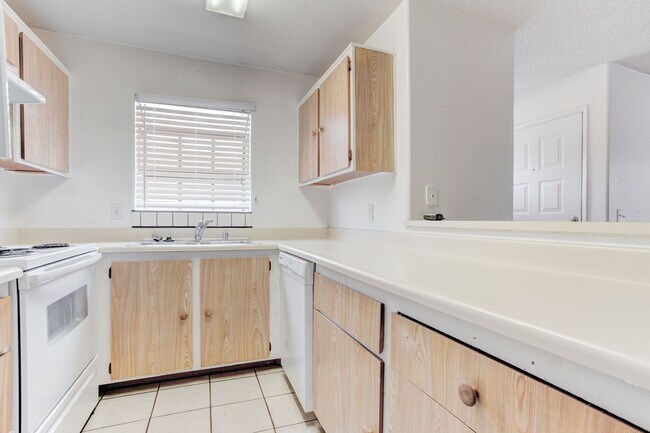 Building Photo - 2975 Juniper Hills Blvd