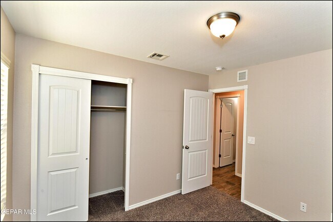 Building Photo - 963 Aircoupe Way