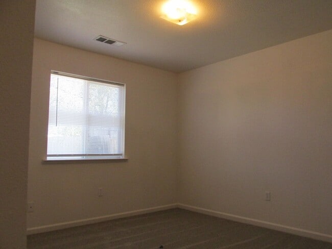 Building Photo - 555 Howard Ct