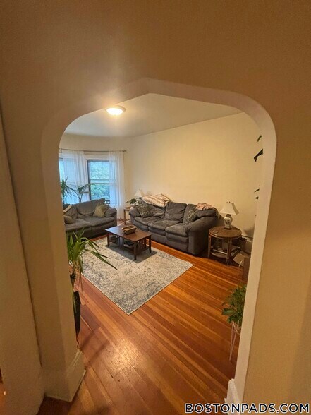 Building Photo - 1463 Beacon St