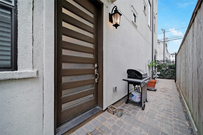 Building Photo - 5703 Kansas St