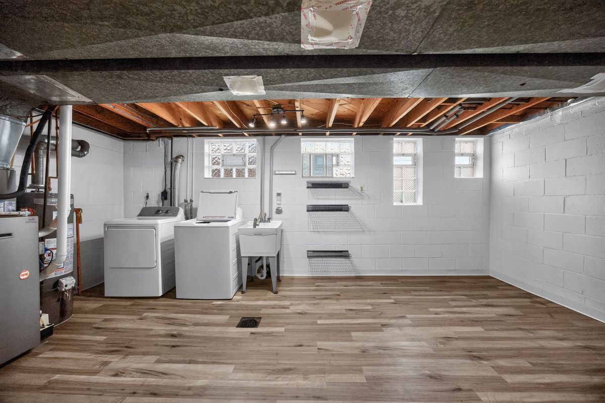 Building Photo - 616 Lane Way