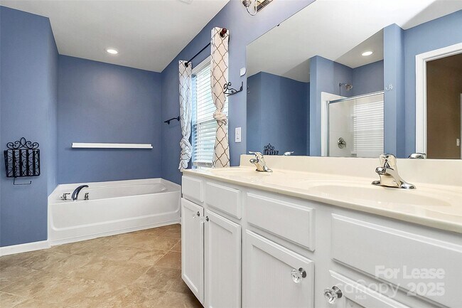Building Photo - 7000 Dacian Ln