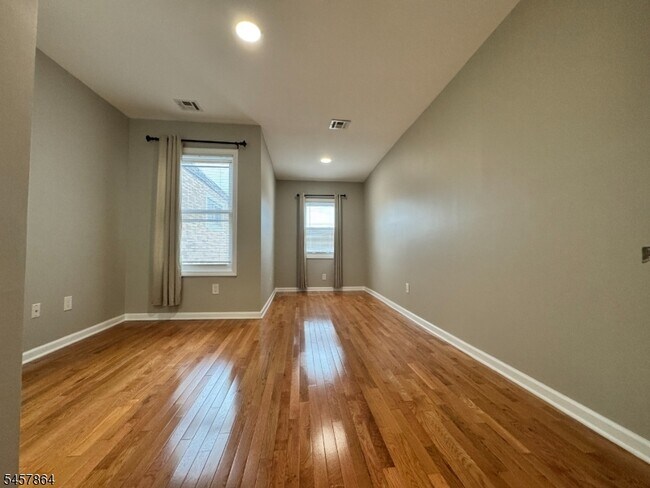 Building Photo - 968 Dehart Pl