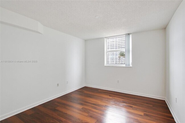 Building Photo - 1756 N Bayshore Dr