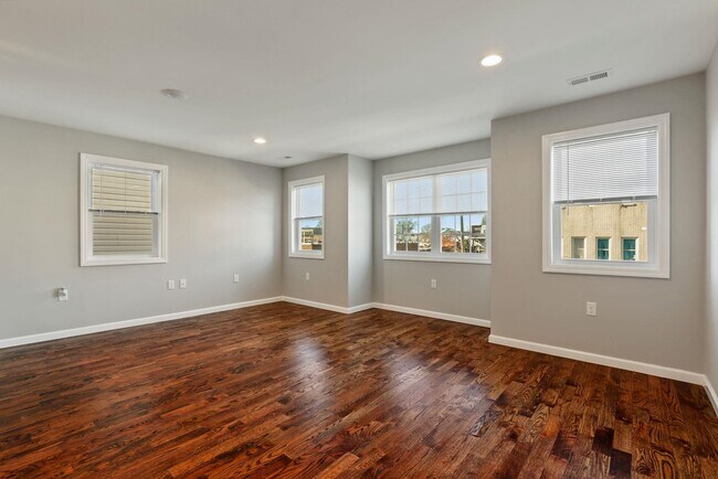 Building Photo - 16 Herrick Ct