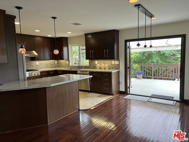 Building Photo - 1019 Camino Real