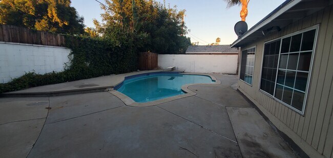 Building Photo - 17425 Elkwood St