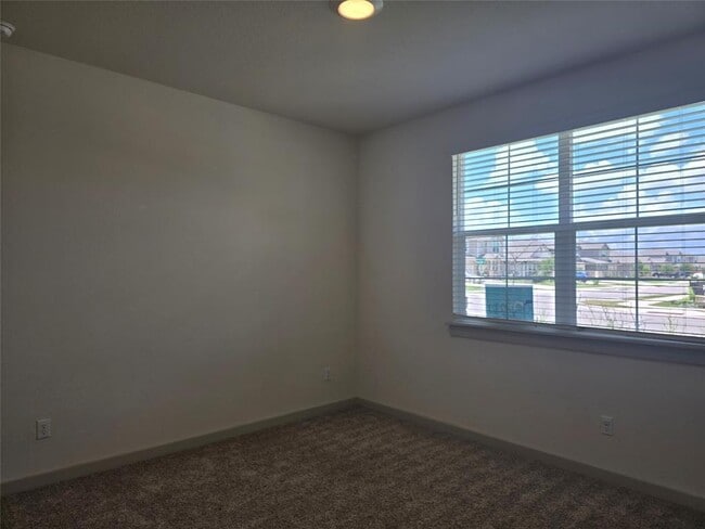 Building Photo - 200 Lavaca River Ln