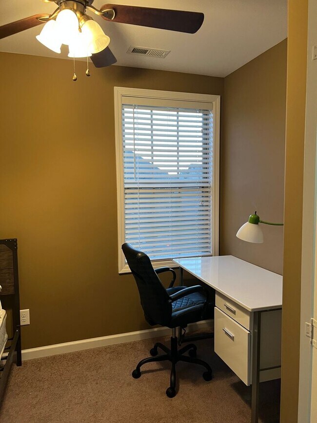 Building Photo - Charming 4BR House in Clarksville