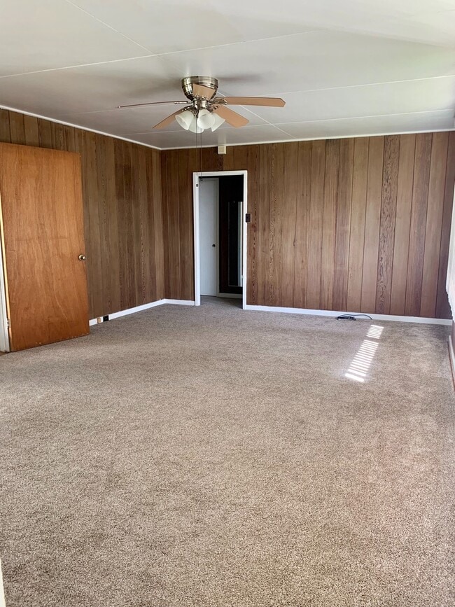 Building Photo - Charming Singe Family Home 3/1/2 with Spacious & Fenced Yard