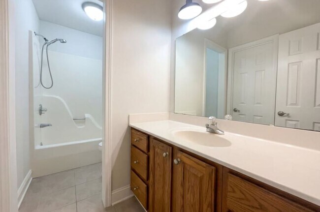 Building Photo - 122 W Tattersall Dr