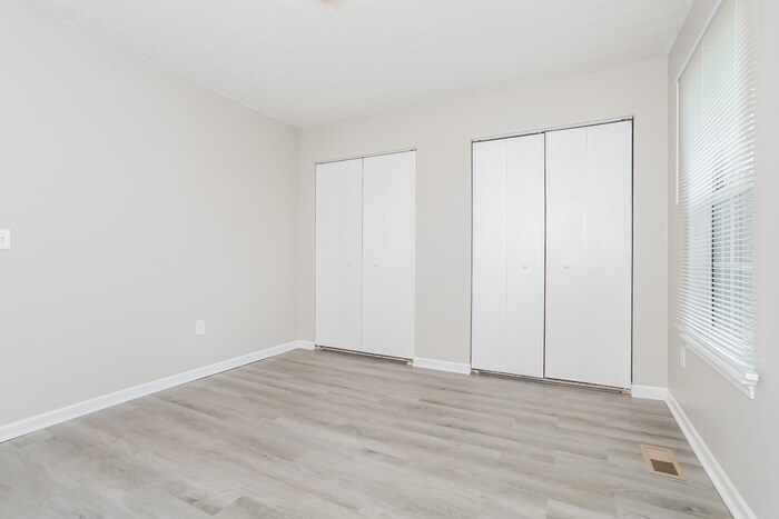 Building Photo - 935 Joy Dr