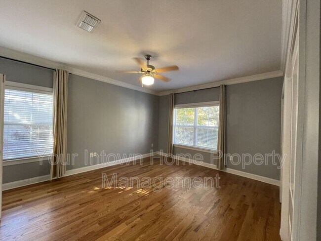 Building Photo - 239 Carlyle Park Dr