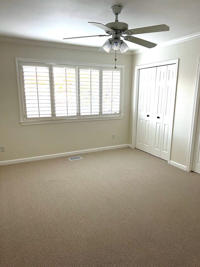 Building Photo - Spectacular Townhome for Rent in La Mesa –...