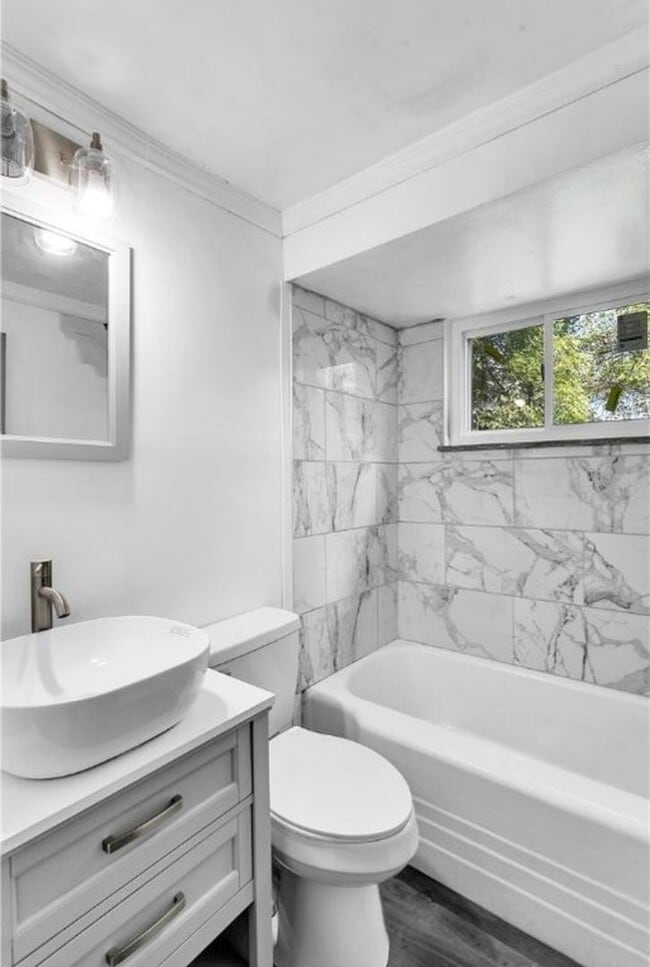 Building Photo - 3111 Mary St