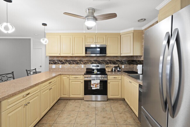 Building Photo - 1672 SW Angelico Ln