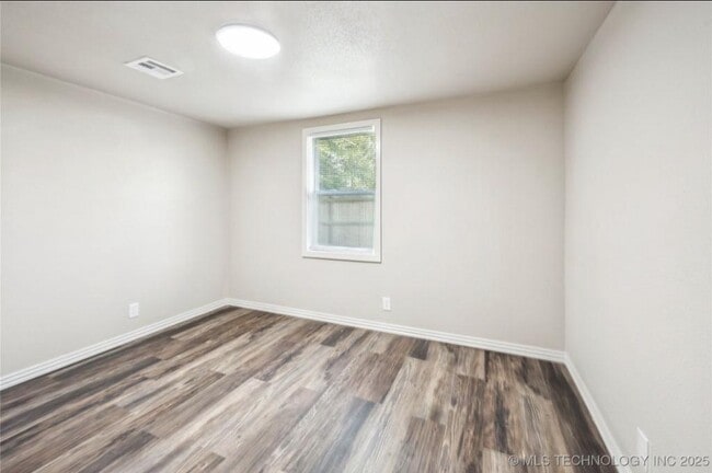 Building Photo - 306 Short St