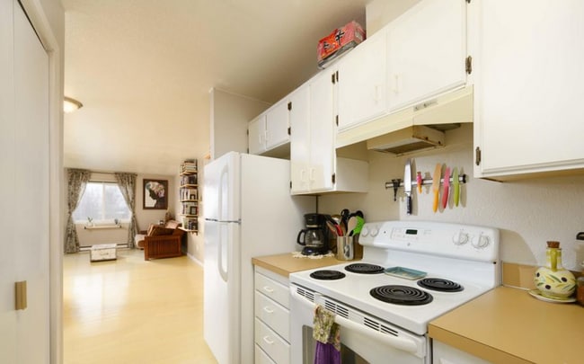 Building Photo - Elevate your Lifestyle!, Close to Everythi...