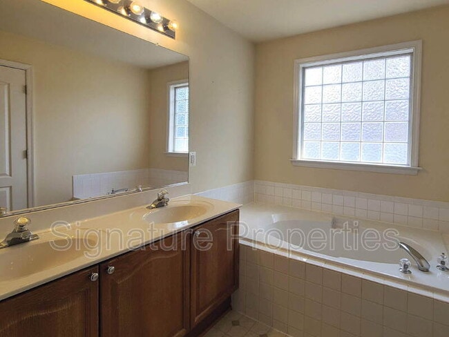 Building Photo - 209 Shaw Ct