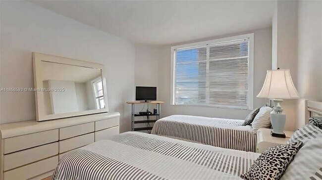 Building Photo - 1950 S Ocean Dr