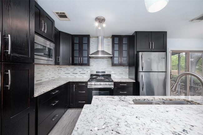 Building Photo - 802 Prince Valiant Dr