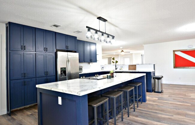 Building Photo - Beautifully Renovated 3bd/2ba home in Portales; Available 8/1/26
