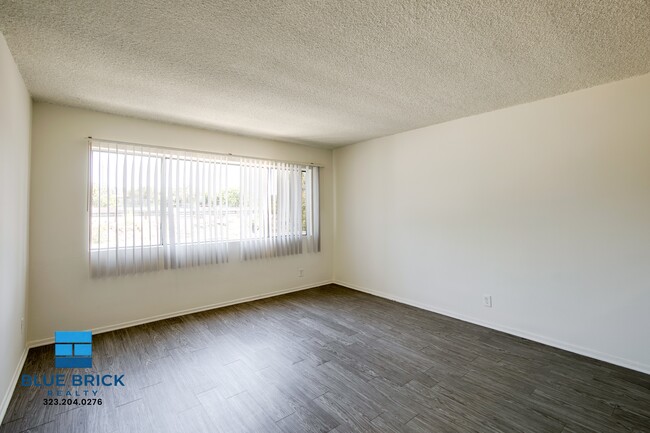 Building Photo - 17834 Burbank Blvd
