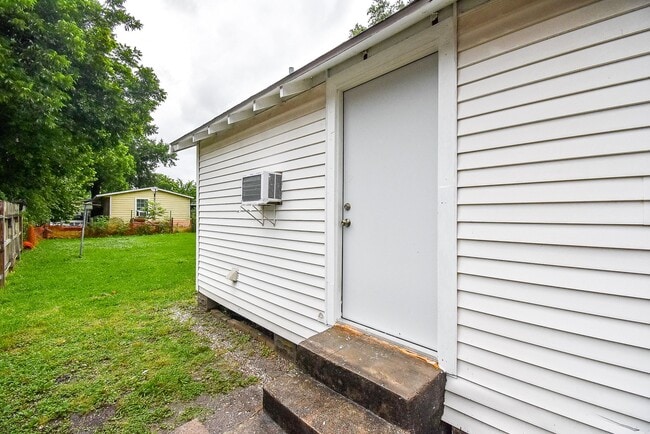 Building Photo - 4021 Eddie St