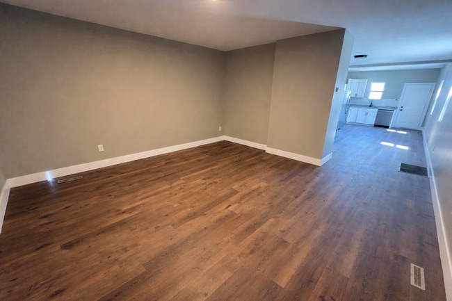 Building Photo - 668 Wager St