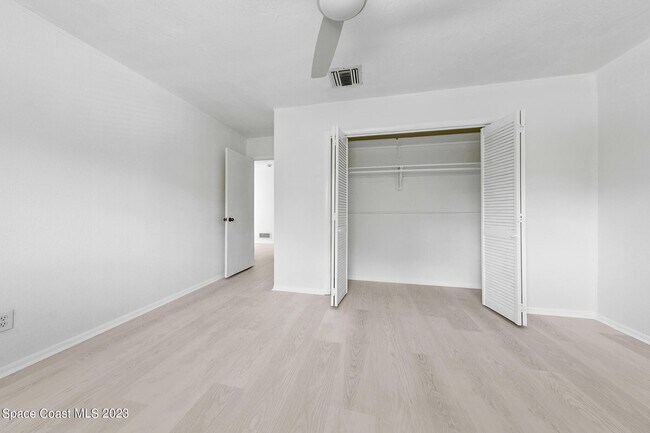 Building Photo - 7810 S Tropical Trail