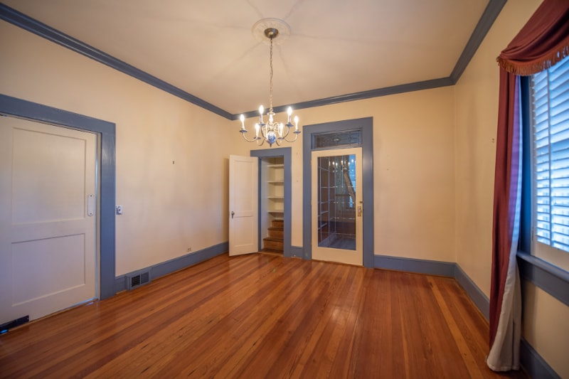 Building Photo - 209 W 1st St