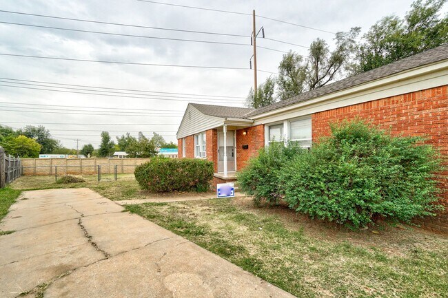 Building Photo - 2 Bed 1 Bath Duplex in MWC