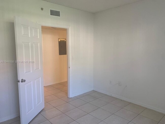 Building Photo - 220 SW 116th Ave