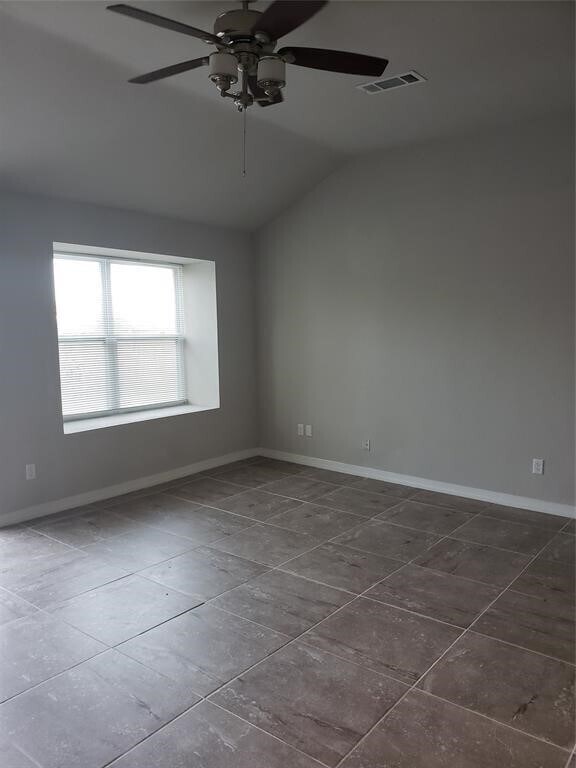 Building Photo - 3304 Sandpiper Dr