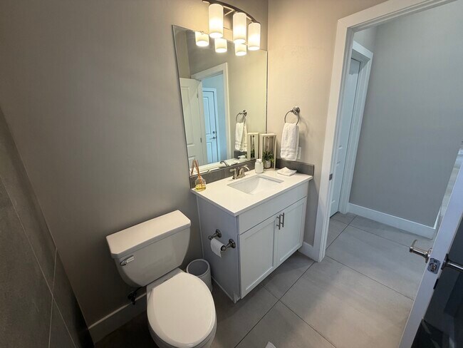 Building Photo - 7900 Tiburon Hills Drive NW