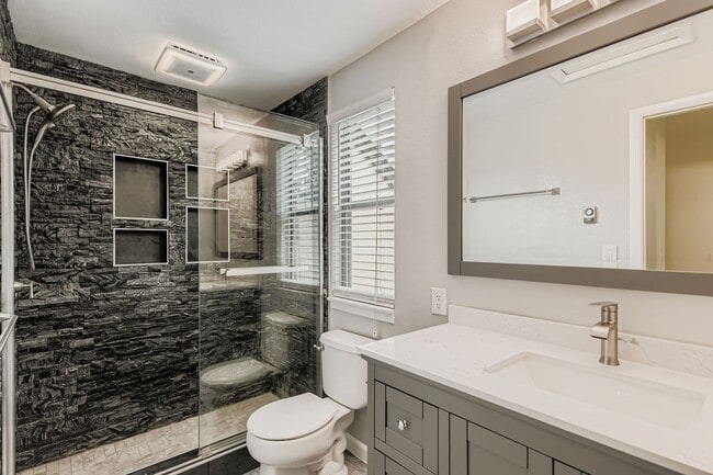Building Photo - Beautiful 4-Bedroom Home with Mountain Vie...