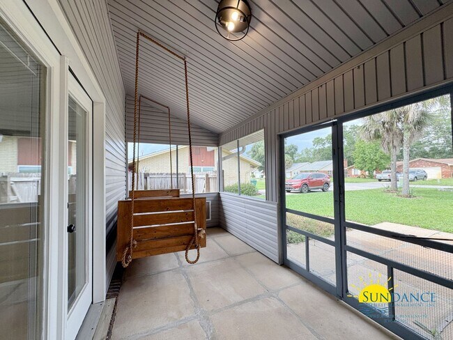Building Photo - 1501 Royal Palm Dr
