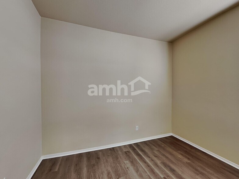 Building Photo - 3506 N 130th Ave