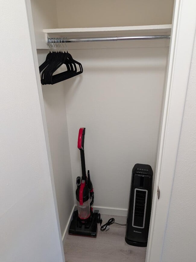 Building Photo - 425 Manhattan Dr